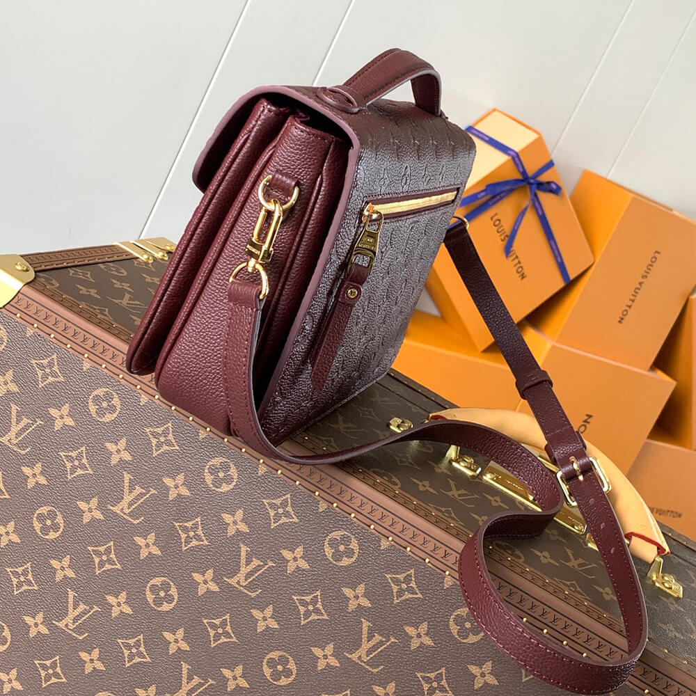 LV Pochette Metis