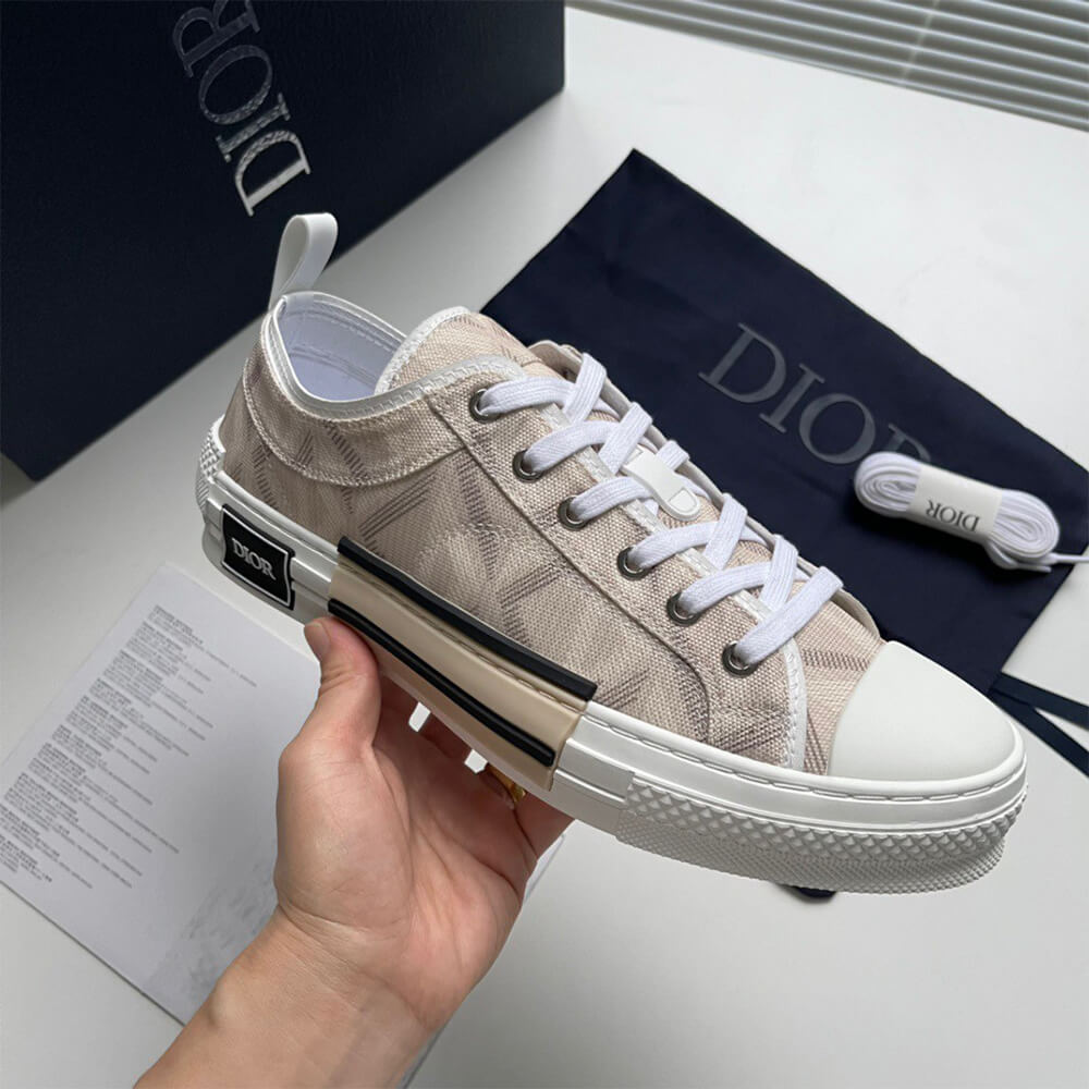 B23 LOW-TOP SNEAKER