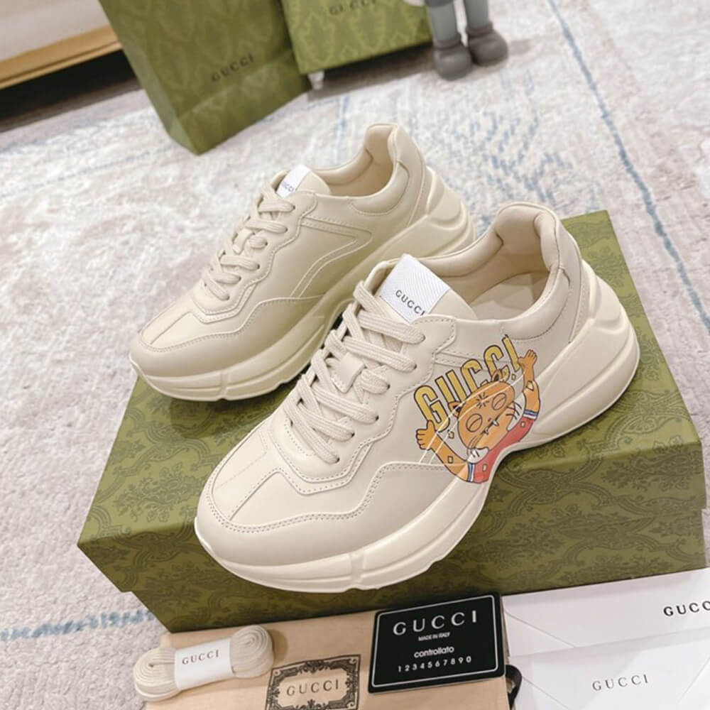 Rhyton sneaker with cat print