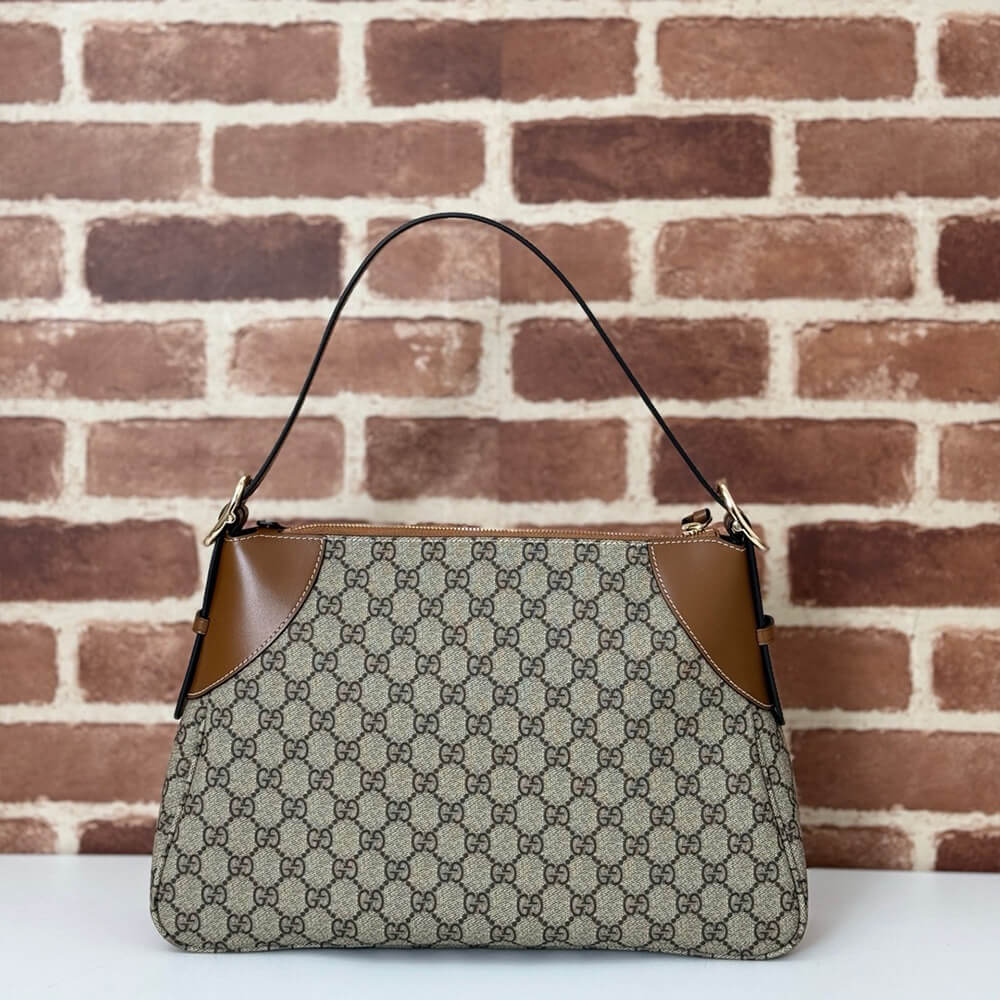GG Emblem medium shoulder bag