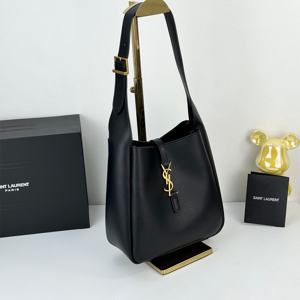 Small LE 5 À 7 bag in soft grained leathe