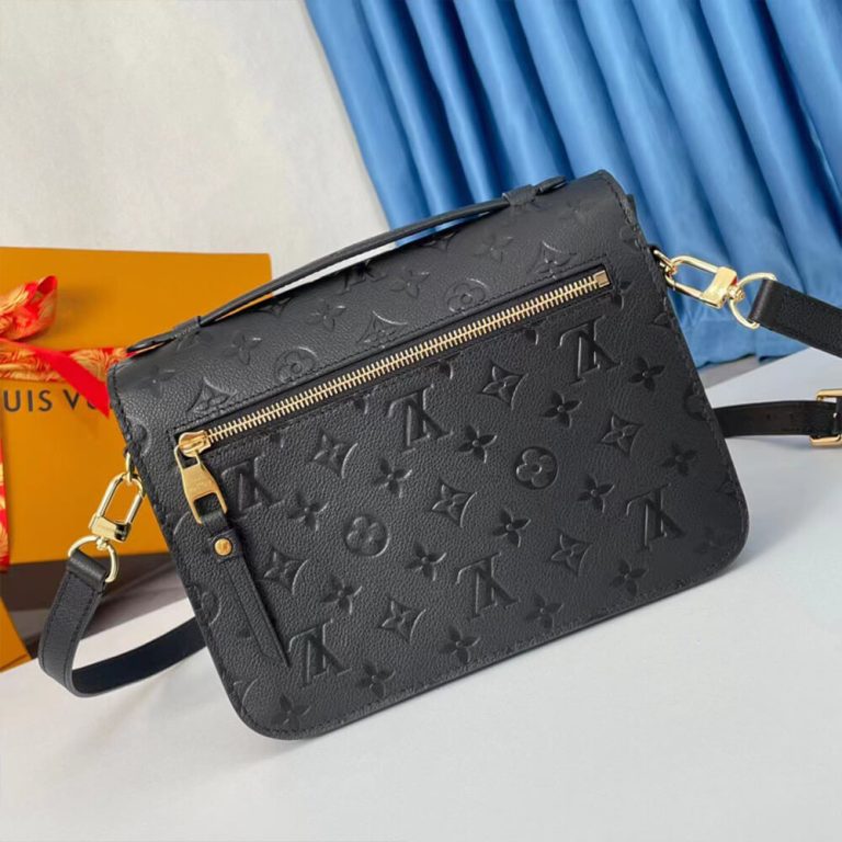 LV Pochette Metis