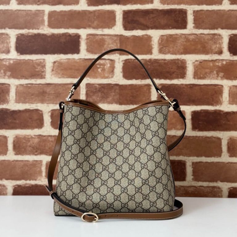 GG Emblem small shoulder bag