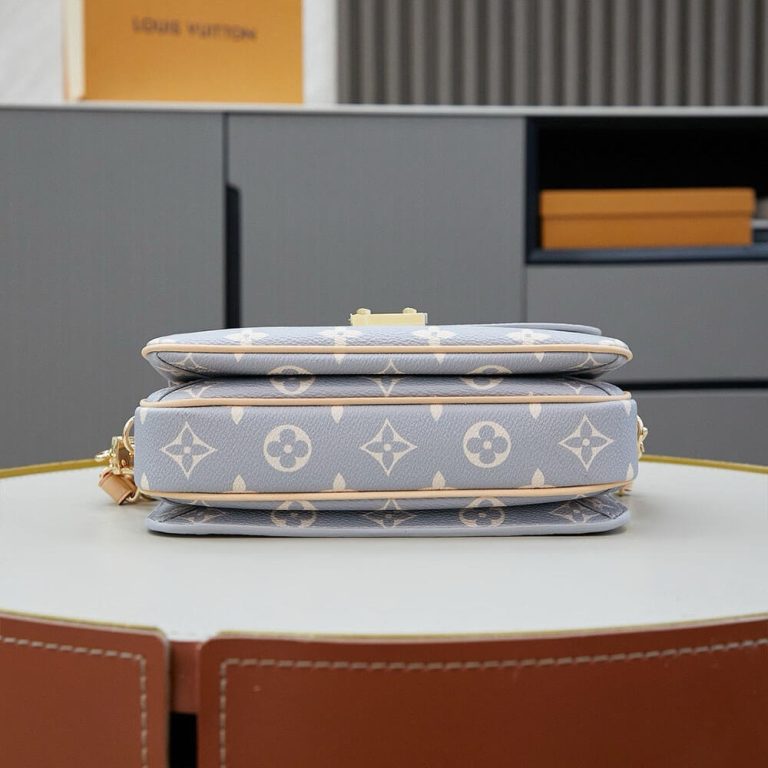 LV Pochette Metis East West