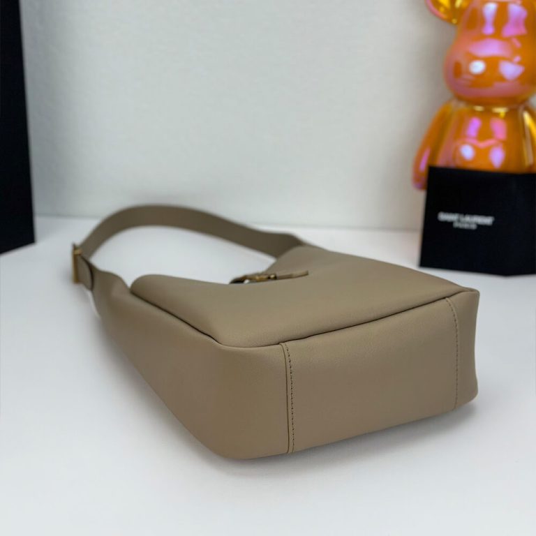 Small LE 5 À 7 bag in soft grained leather (High-end grade)