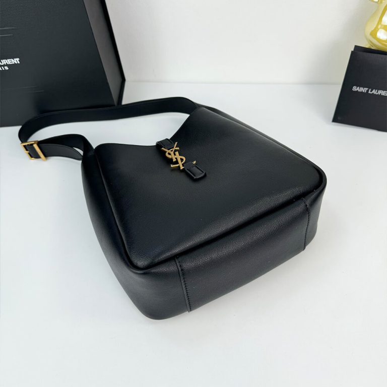 Small LE 5 À 7 bag in soft grained leathe