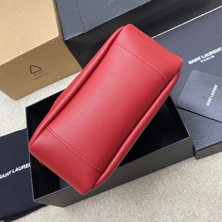 Small LE 5 À 7 bag in soft grained leather(High-end grade)