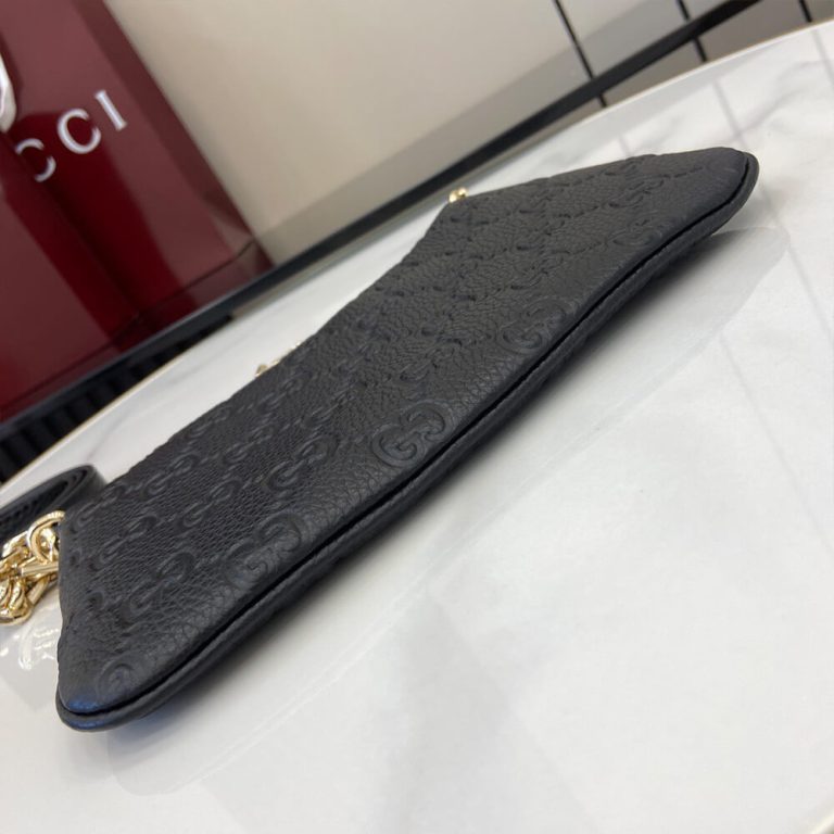 GG Emblem medium shoulder bag