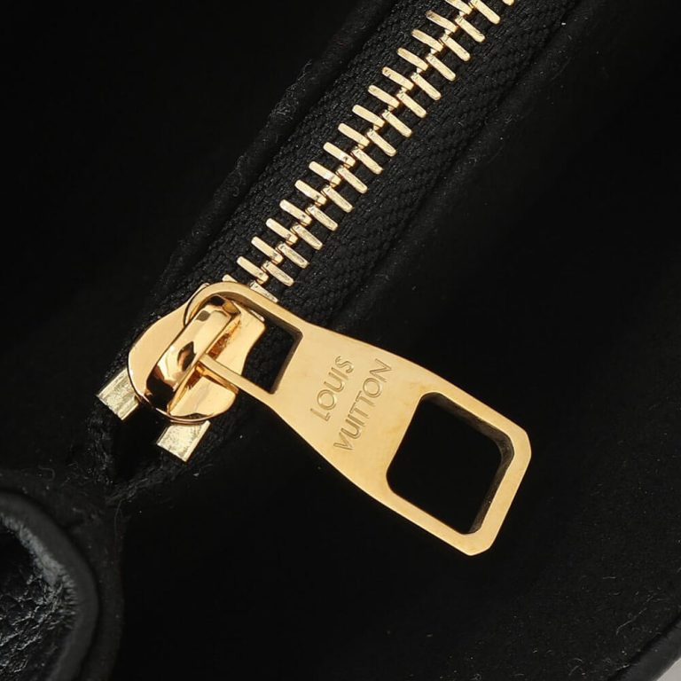 LV Pochette Métis East West