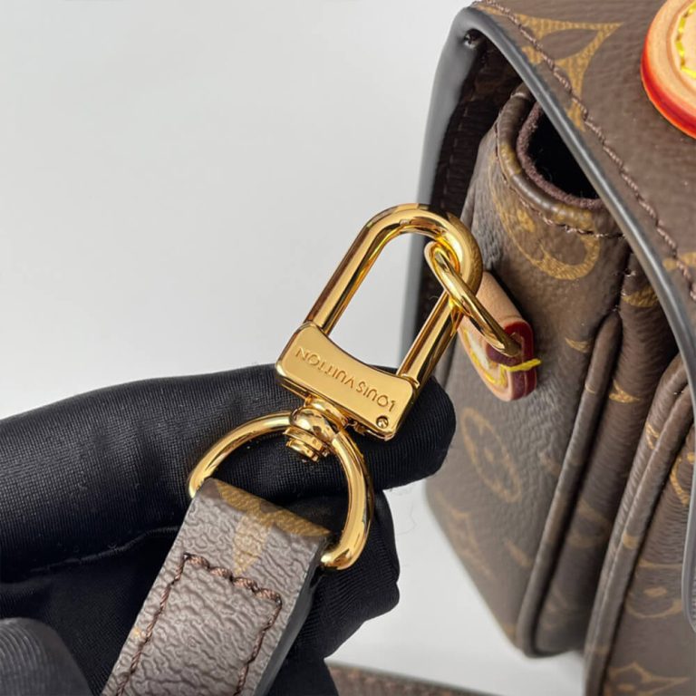 LV Pochette Metis