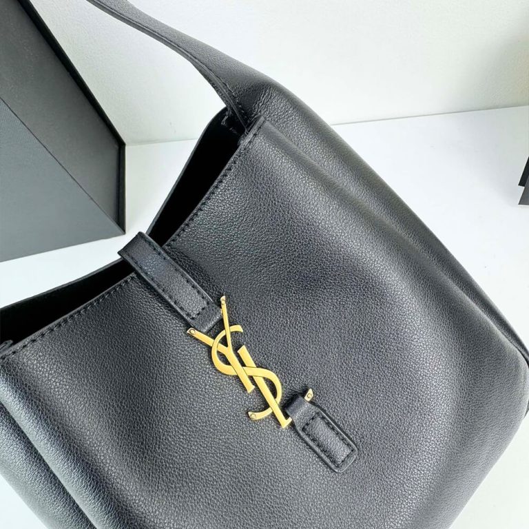 Small LE 5 À 7 bag in soft grained leathe