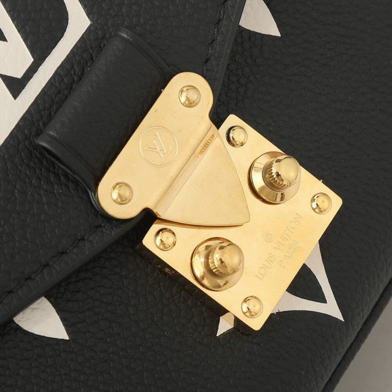 LV Pochette Métis East West