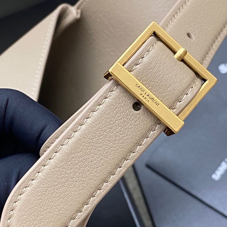 Small LE 5 À 7 bag in soft grained leather(High-end grade)