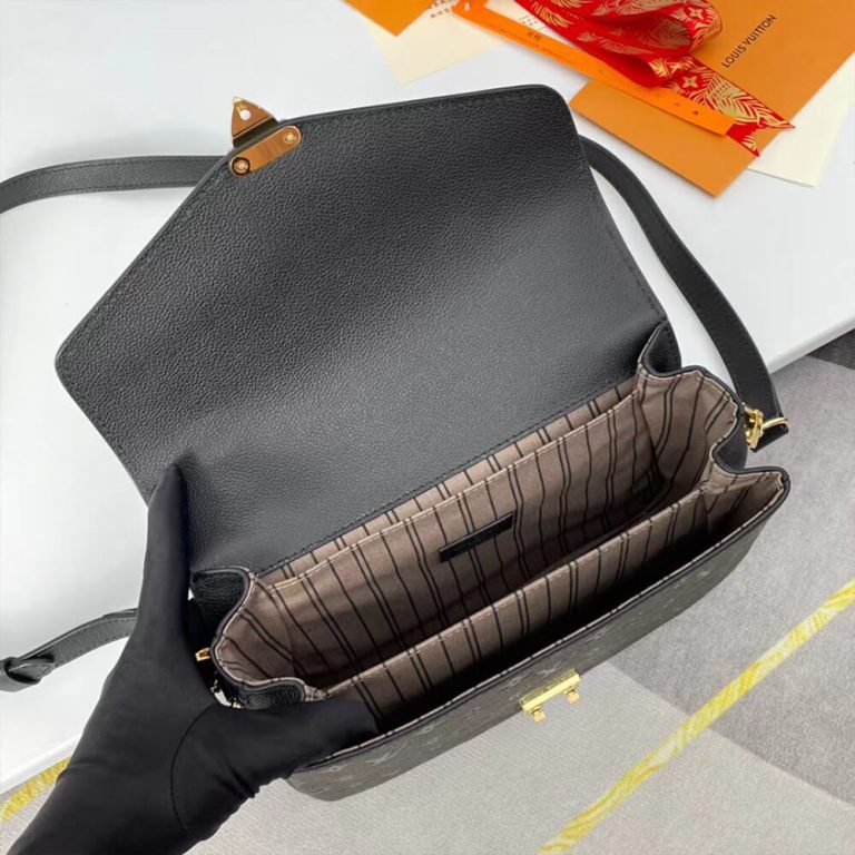 LV Pochette Metis