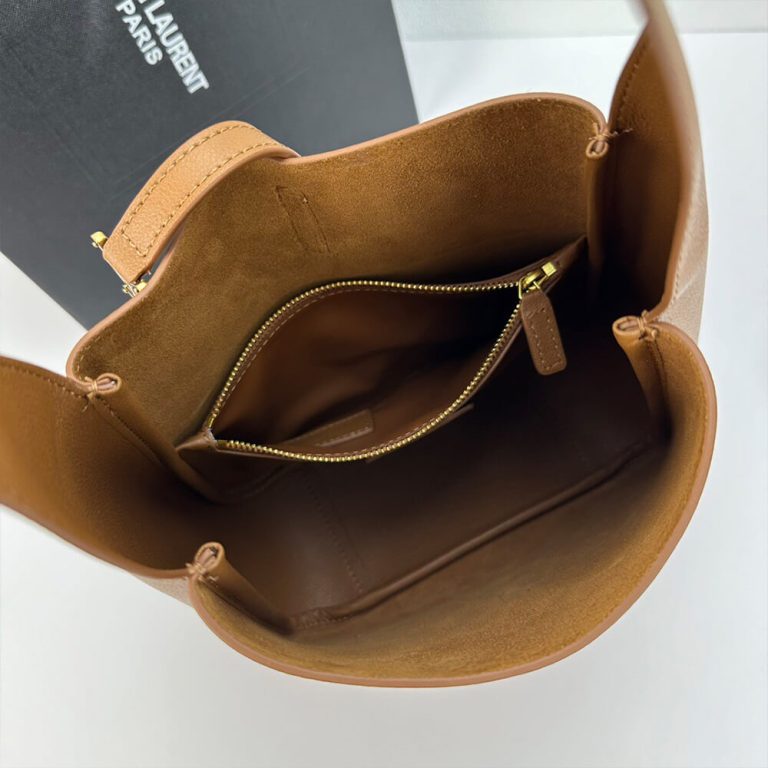 Small LE 5 À 7 bag in soft grained leathe