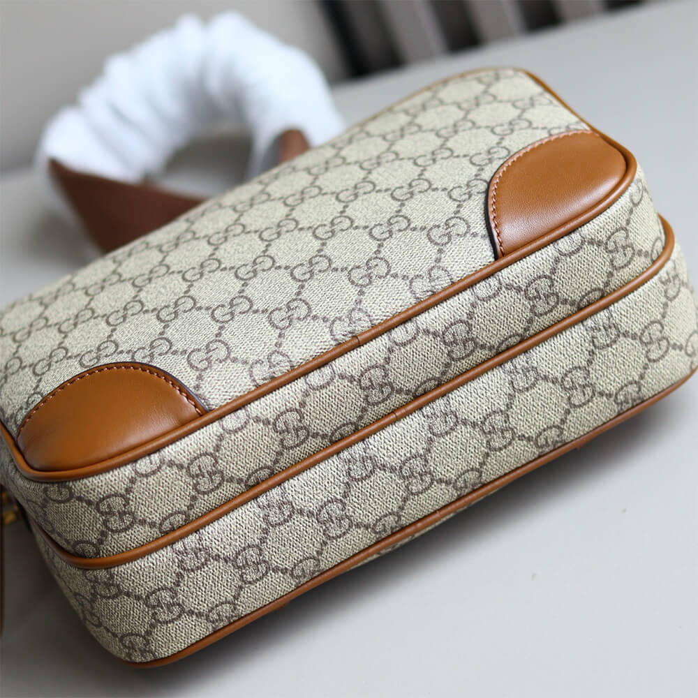 GG Emblem medium crossbody bag