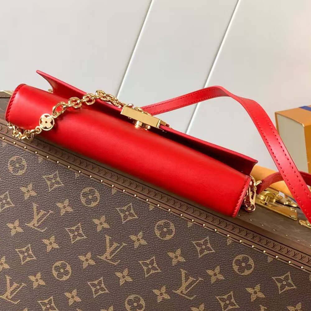 LV Wallet On Chain Capucines