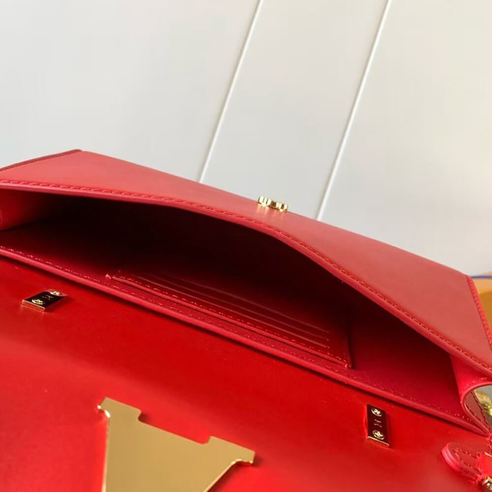 LV Wallet On Chain Capucines
