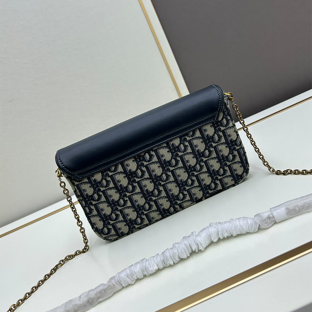 Medium Saddle Pouch with Chain