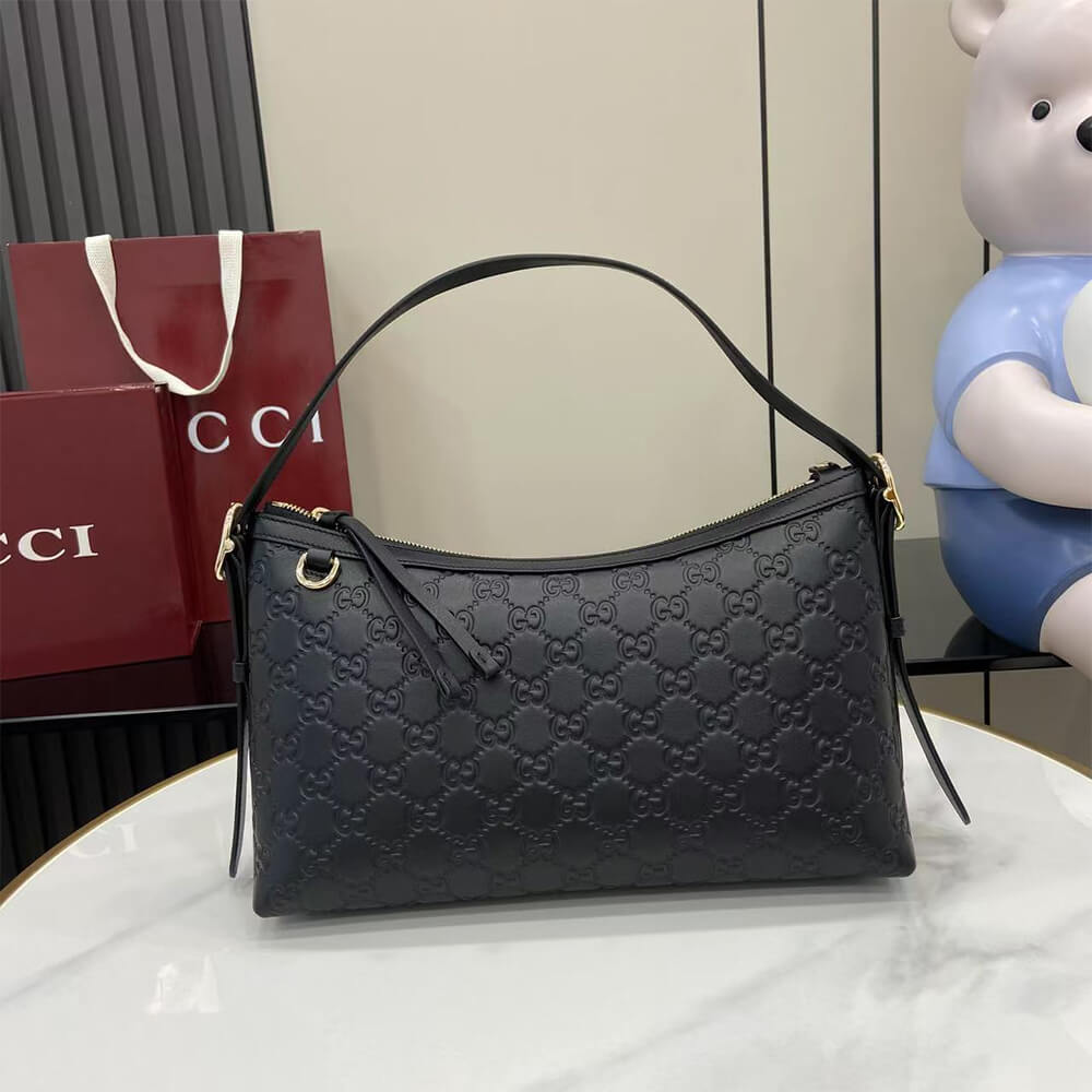 GG Emblem medium shoulder bag