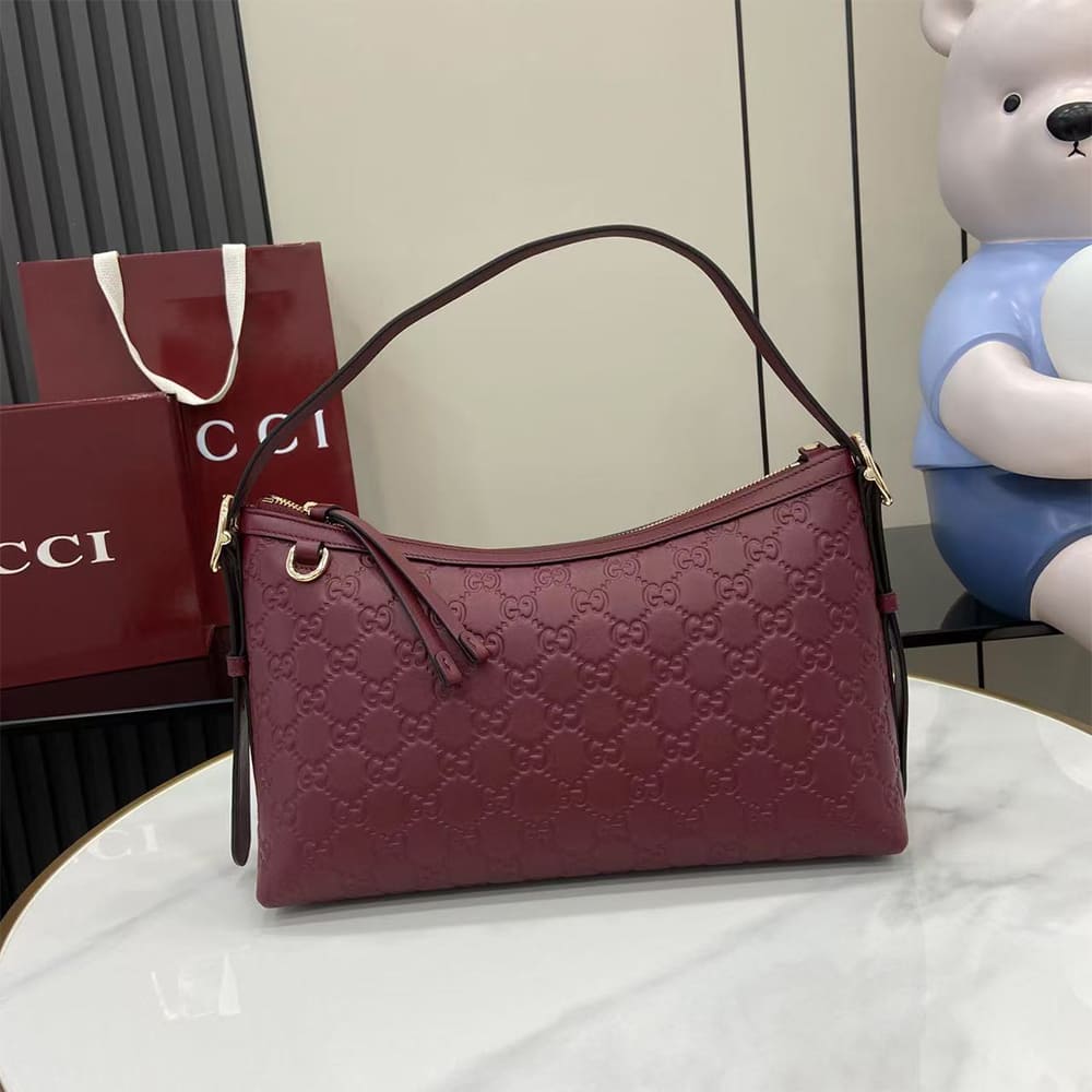 GG Emblem medium shoulder bag