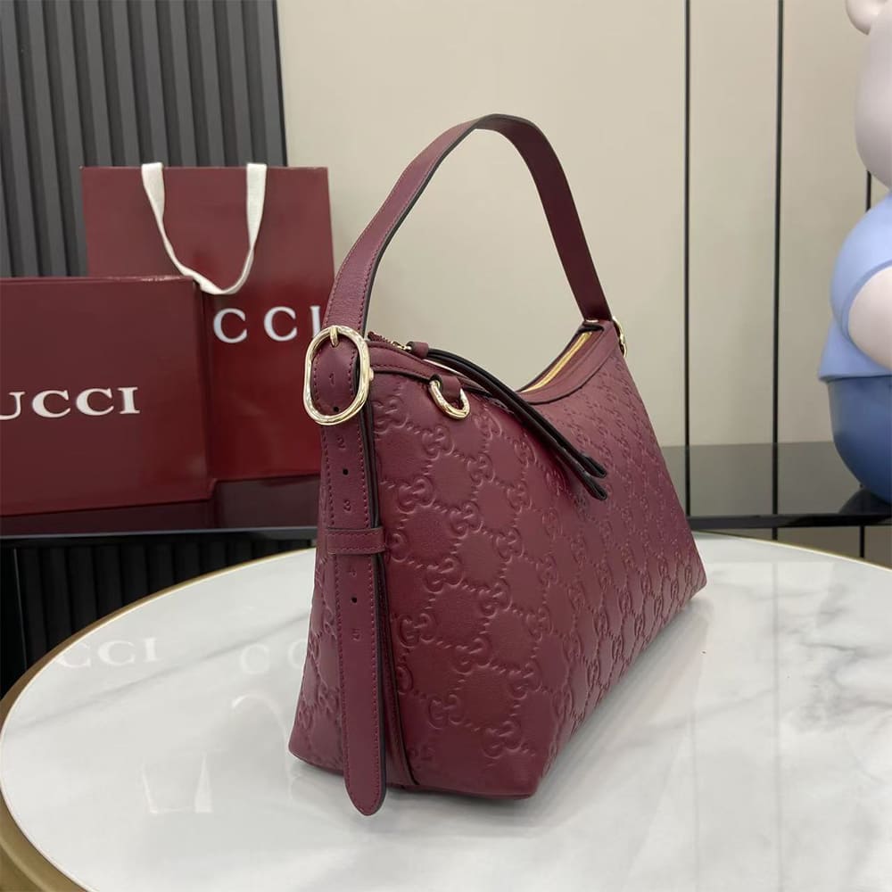 GG Emblem medium shoulder bag